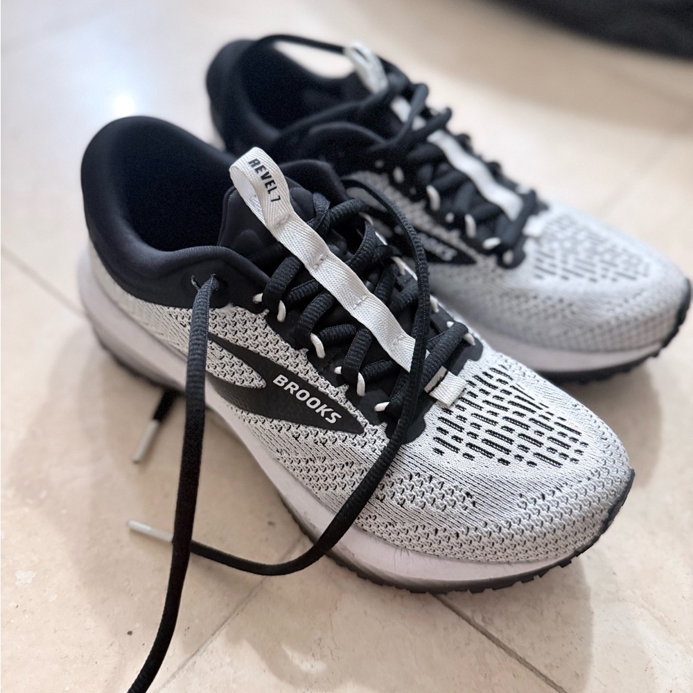 Brooks Revel 7 Running Shoes in Black and White